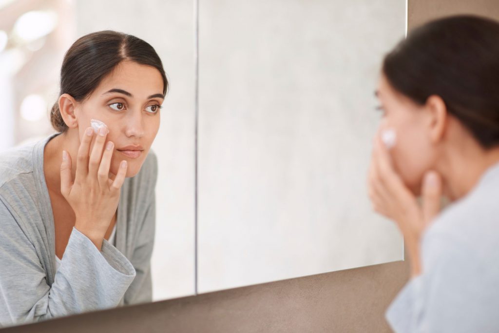 Магията на перфектните вежди: Как да ги подчертаем с грим и полезни съвети